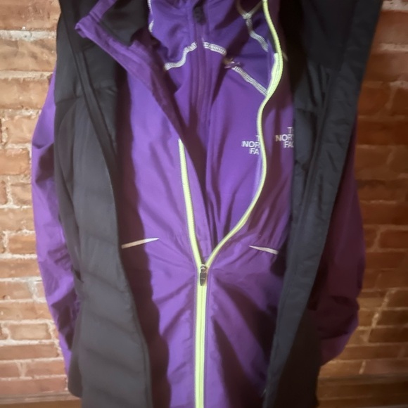 North Face Flight Series Windbreaker w Reflective Trim.  Purple & Black, Small. - Picture 4 of 14